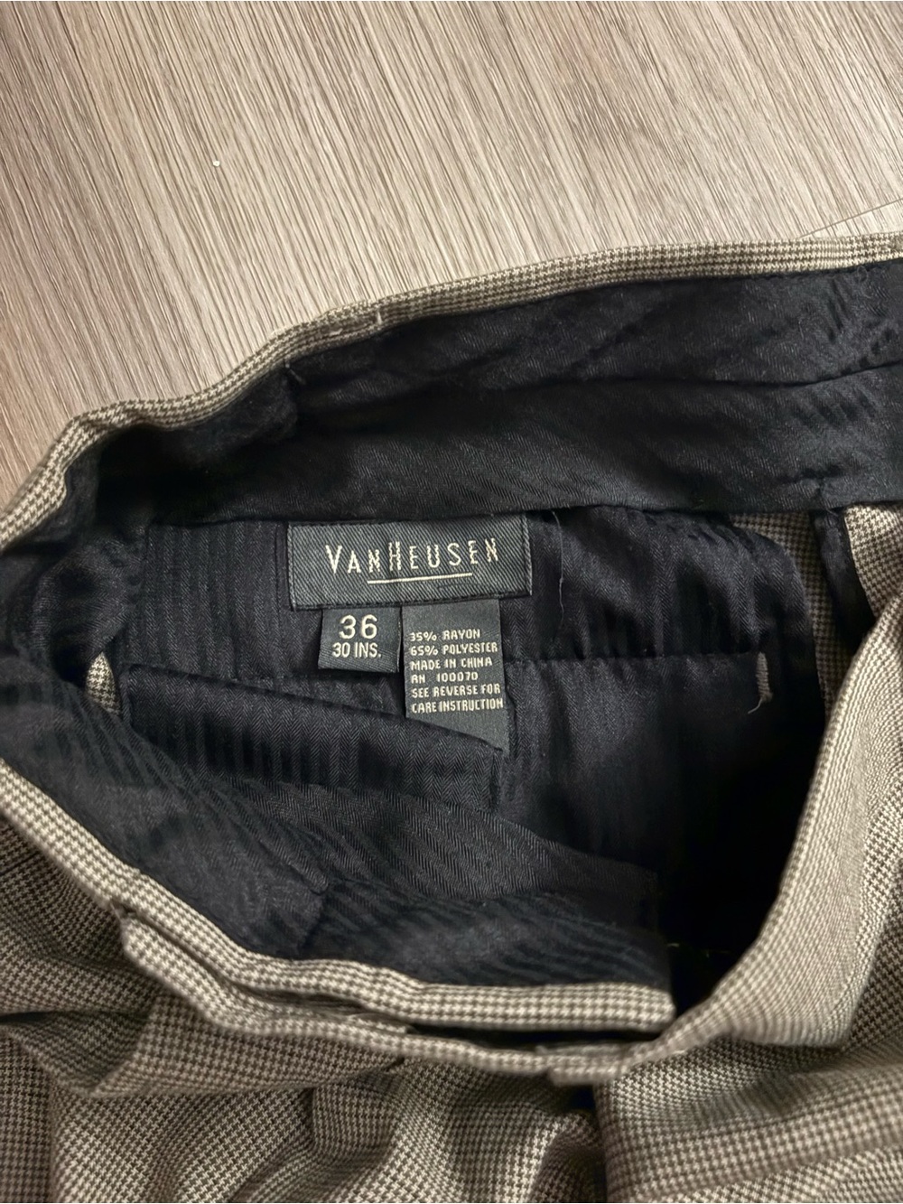Van Heusen pleated dress pants - Picture 3 of 4